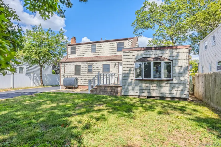 196 S Broome Avenue, Lindenhurst, NY 11757 - Image #3