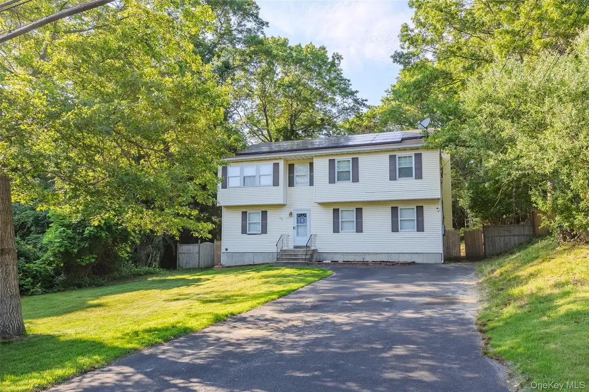 11 Seymour Lane, Medford, NY 11763 - Image #1