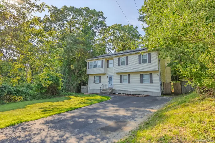 11 Seymour Lane, Medford, NY 11763 - Image #3