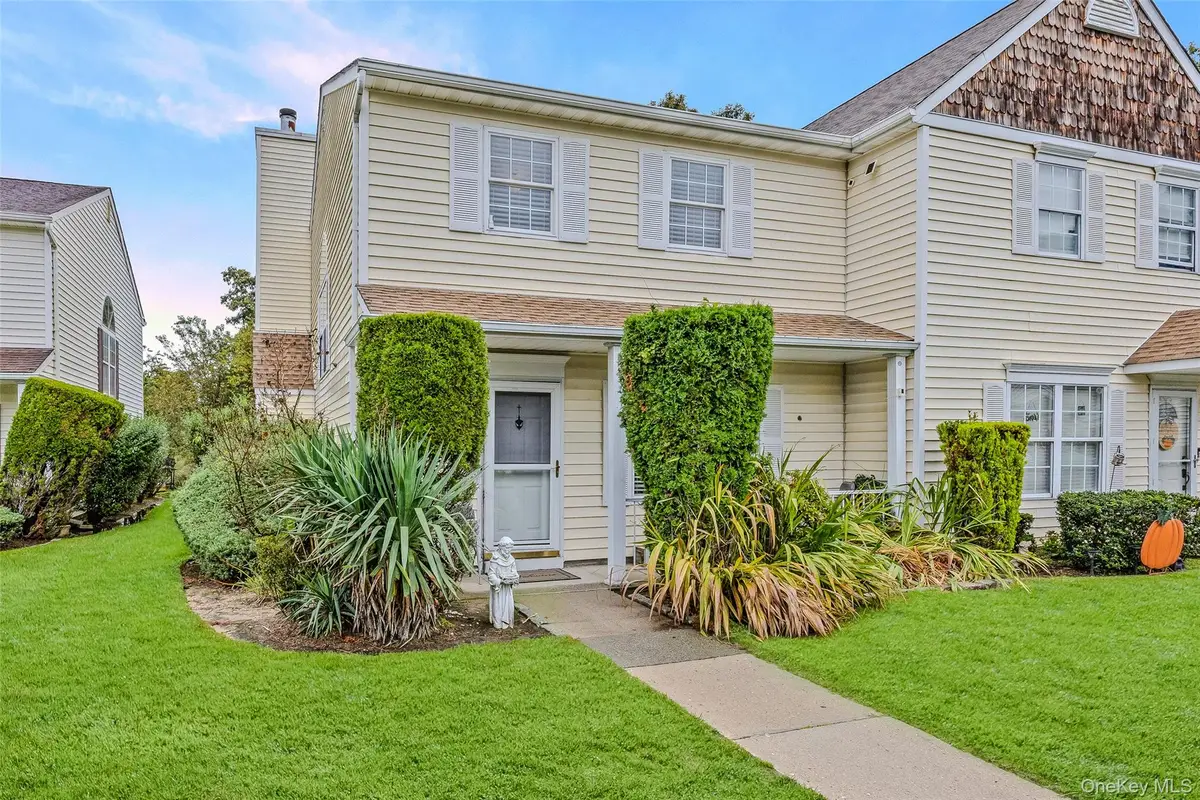 6 Fox Path, Coram, NY 11727 - Image #1