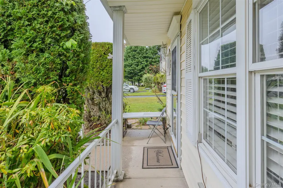 6 Fox Path, Coram, NY 11727 - Image #2