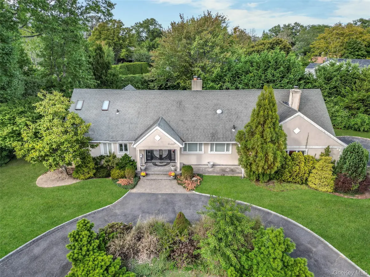 4 Willow Lane, Hewlett Harbor, NY 11557 - Image #1