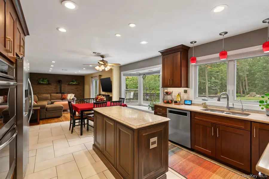 323 Sycamore Drive, New Windsor, NY 12553 - Image #3