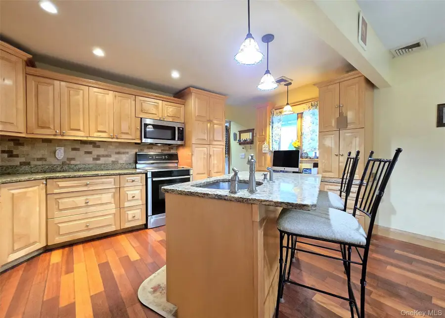 423 Alphabet Street, Holbrook, NY 11741 - Image #3