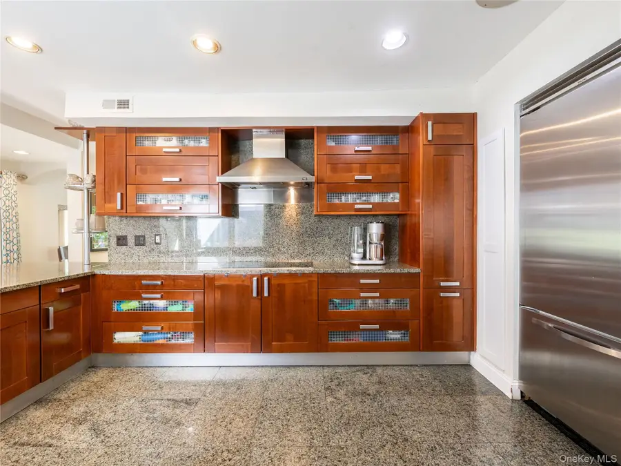 100 Station Road, Great Neck, NY 11023 - Image #2