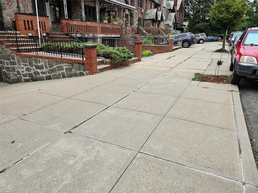 81-28 77 Avenue, Glendale, NY 11385 - Image #3