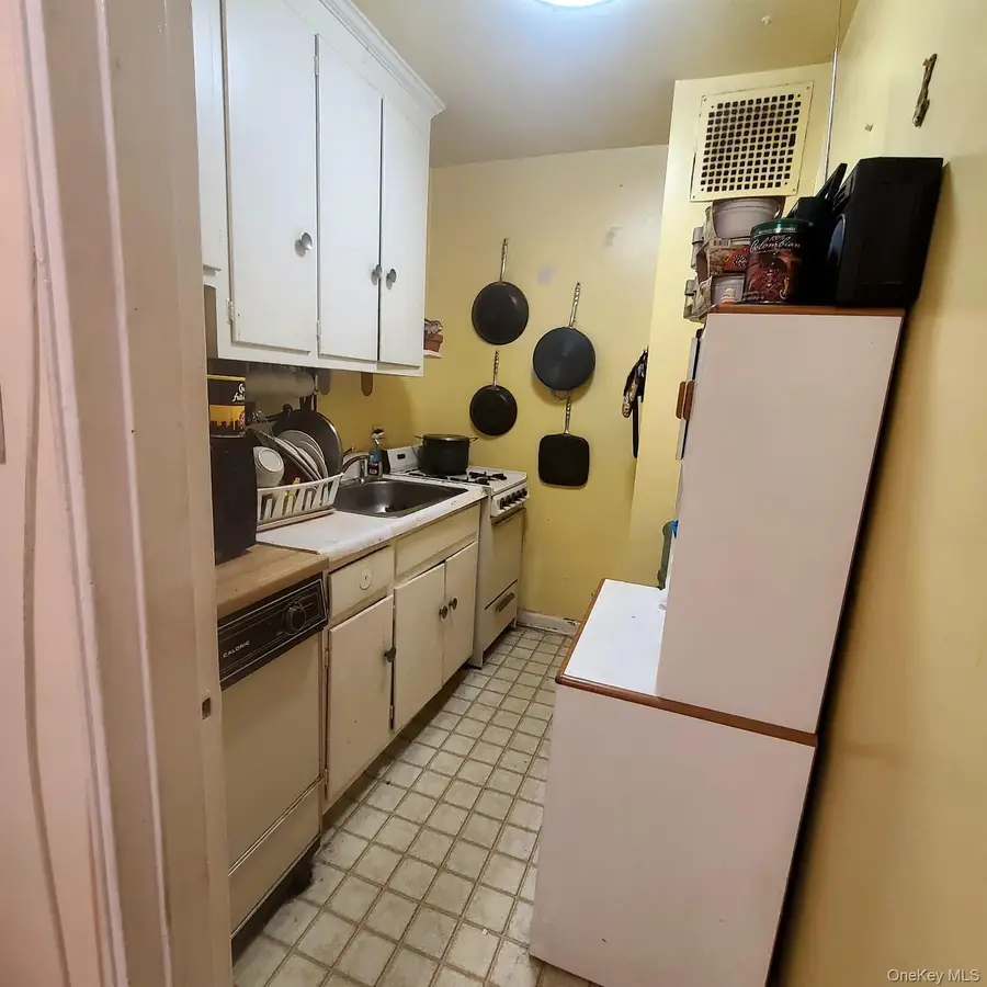 83-25 98th #2T, Woodhaven, NY 11421 - Image #3