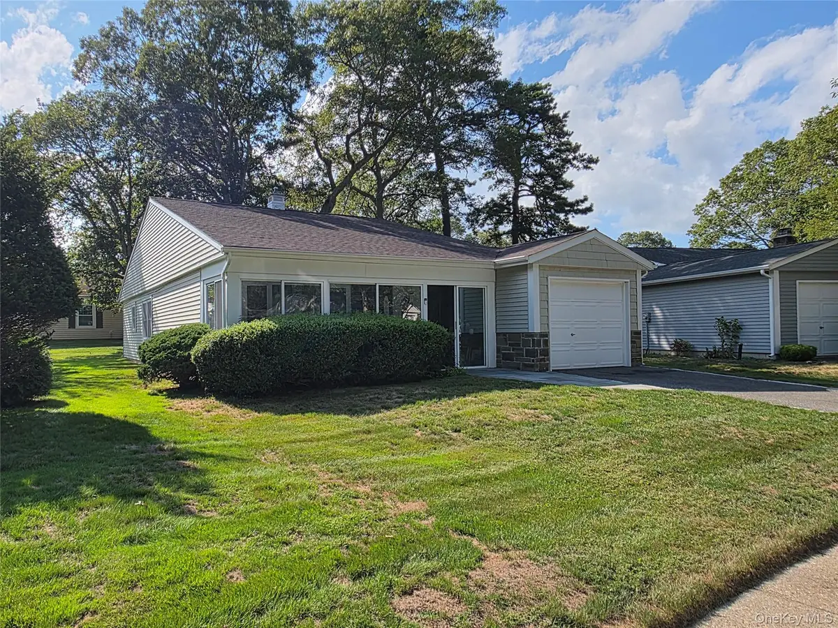 160 Laurance Lane, Ridge, NY 11961 - Image #1