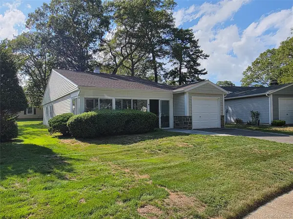 160 Laurance Lane, Ridge, NY 11961