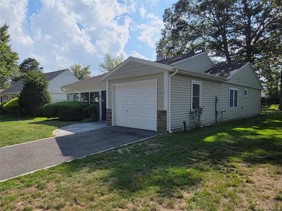 160 Laurance Lane, Ridge, NY 11961 - Image #3