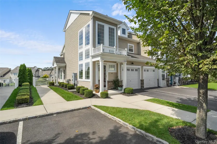 186 Halley Drive, Blue Point, NY 11772 - Image #3