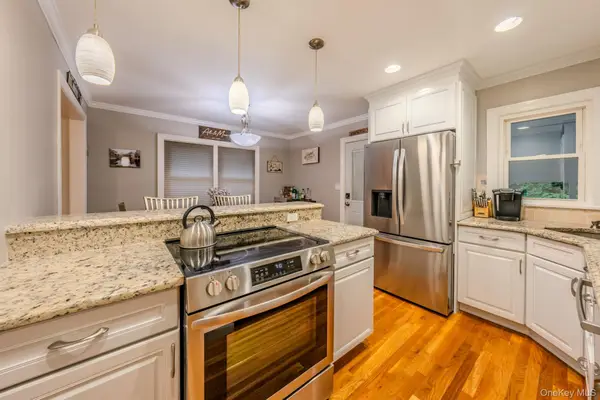 261 Fernwood Terrace, Garden City, NY 11530