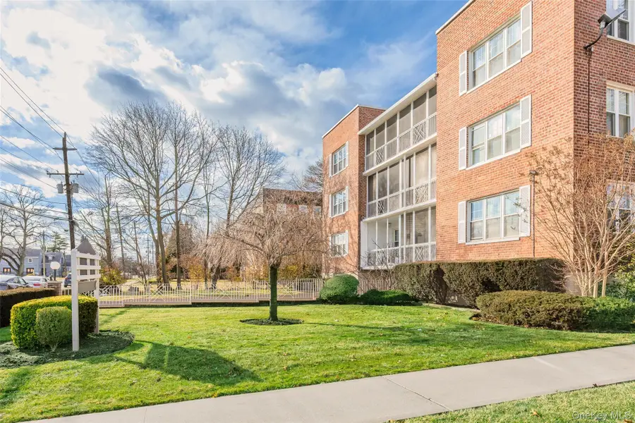 240 Central Avenue #2F, Lawrence, NY 11559 - Image #3