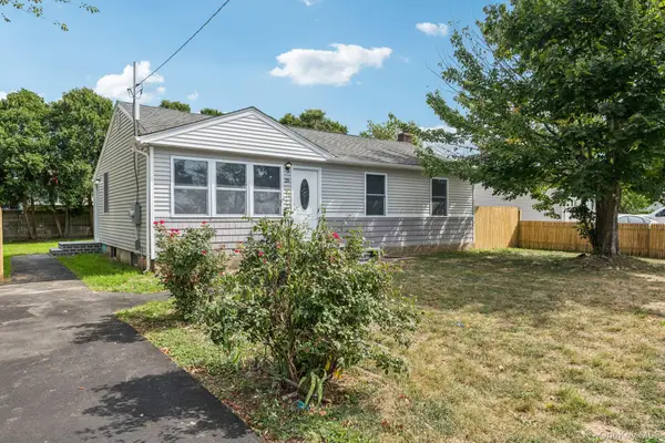 25 Candlewood Road, Bay Shore, NY 11706