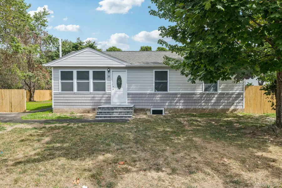 25 Candlewood Road, Bay Shore, NY 11706 - Image #2