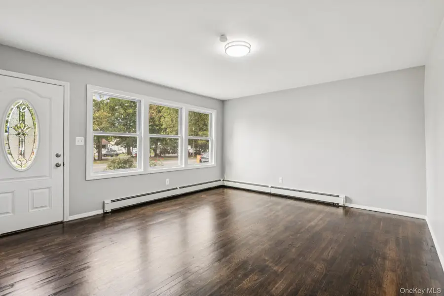 25 Candlewood Road, Bay Shore, NY 11706 - Image #3