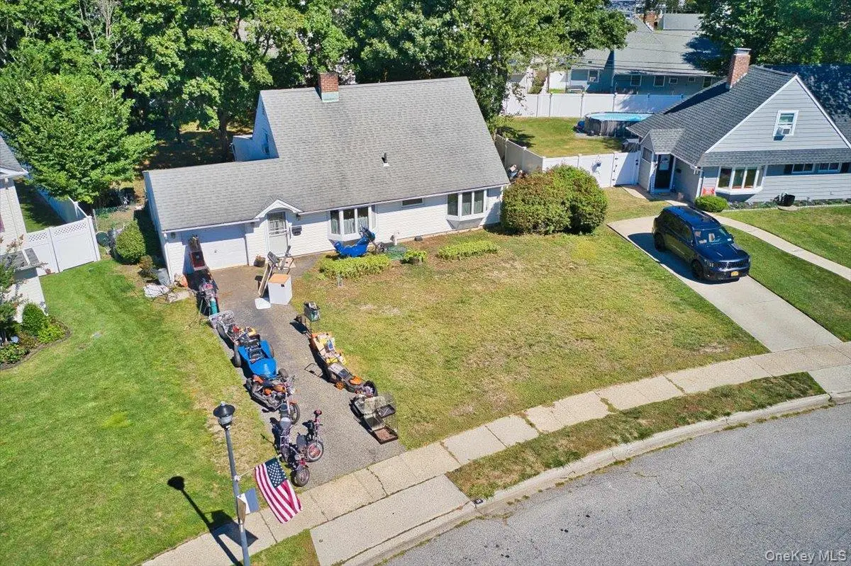 34 Ripple Lane, Levittown, NY 11756 - Image #1