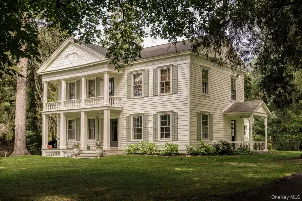 24 Van Wyck Lane, Claverack, NY 12534