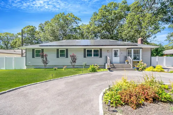 1514 Grundy Avenue, Holbrook, NY 11741