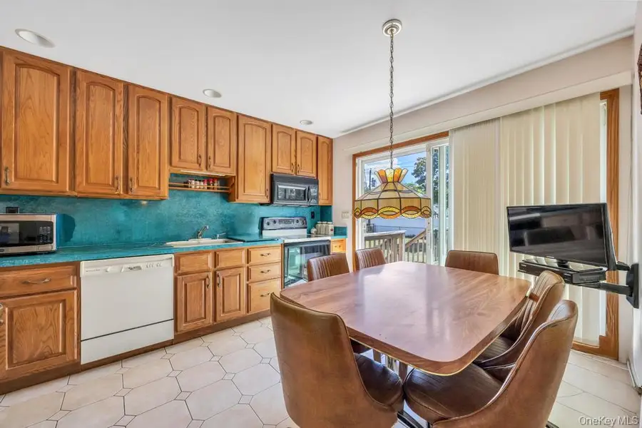 196 Haypath Road, Old Bethpage, NY 11804 - Image #3