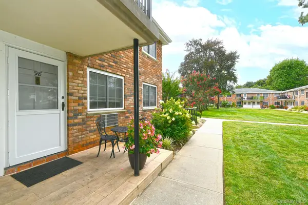 98 Jervis Avenue #98, Farmingdale, NY 11735