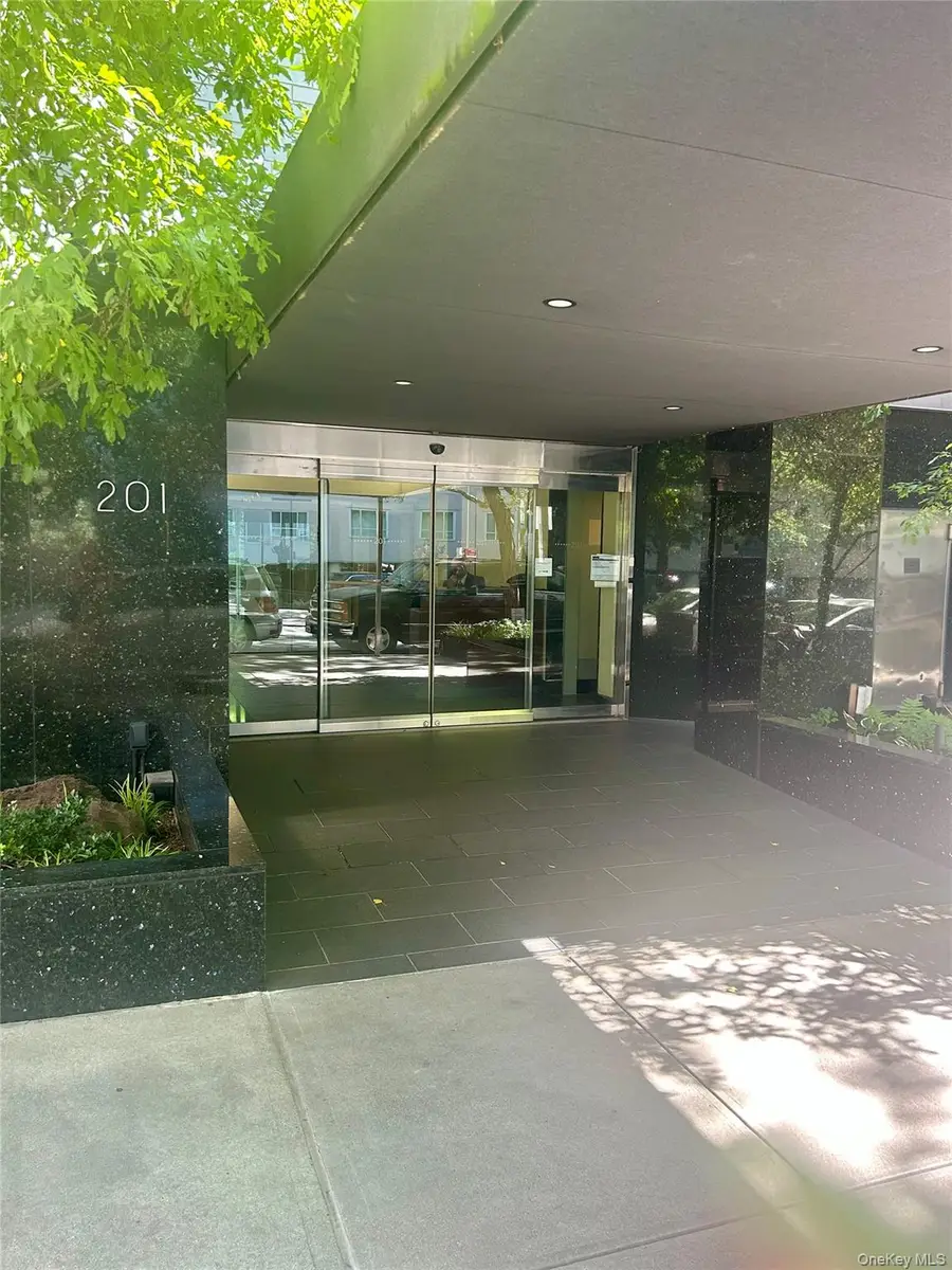 201 E 66th Street #14D, Manhattan, NY 10065 - Image #2