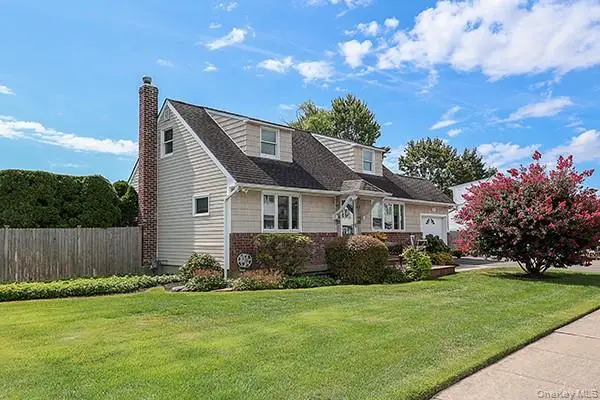 22 Colonial Drive, Farmingdale, NY 11735 - Image #1