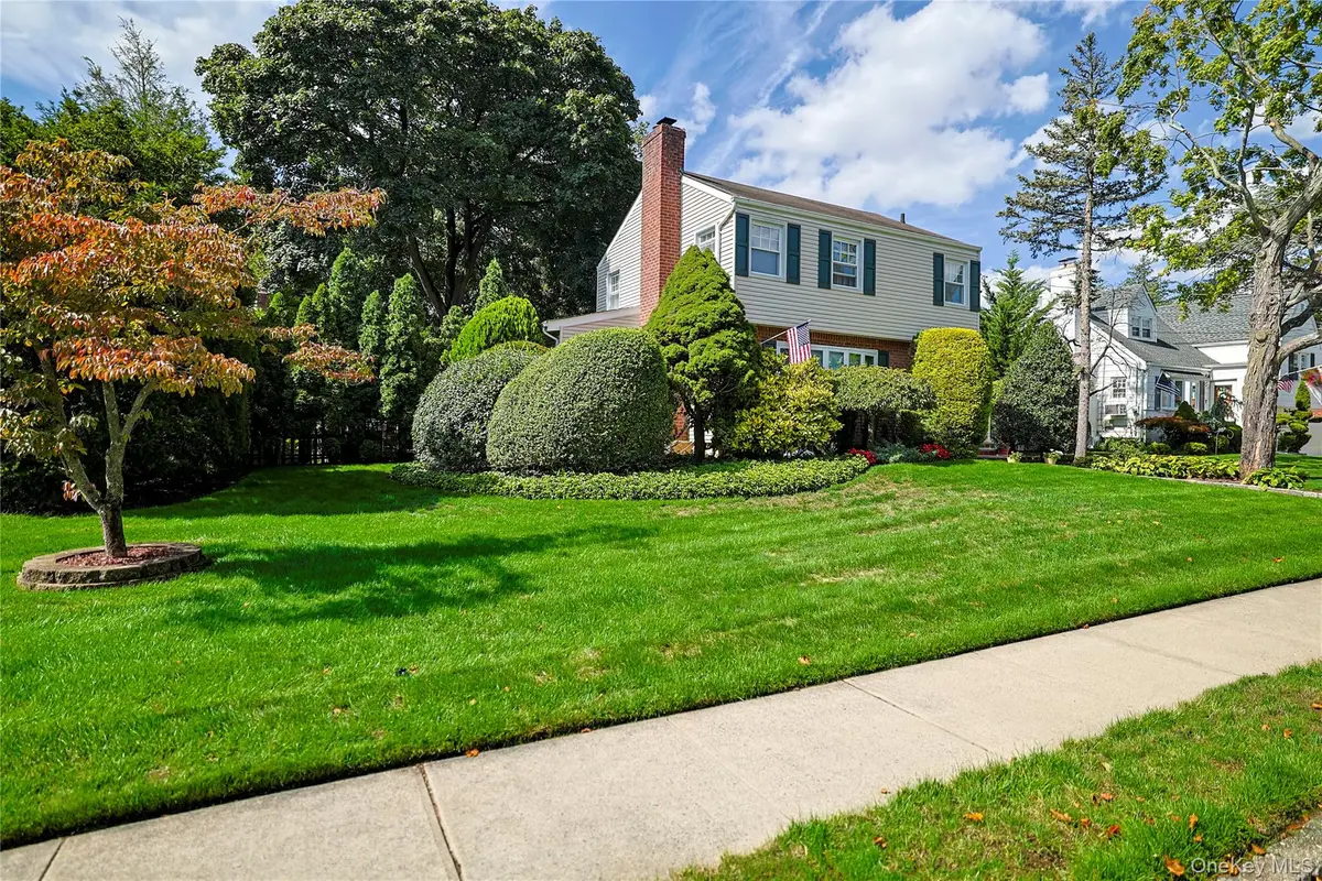 27 Coolidge Street, Malverne, NY 11565 - Image #1