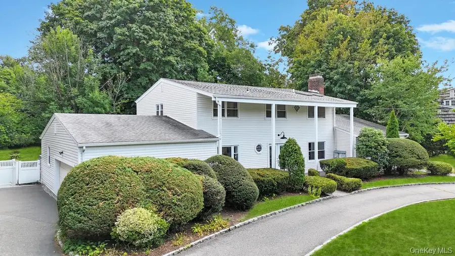4 Cosgrove Drive, Glen Cove, NY 11542 - Image #2