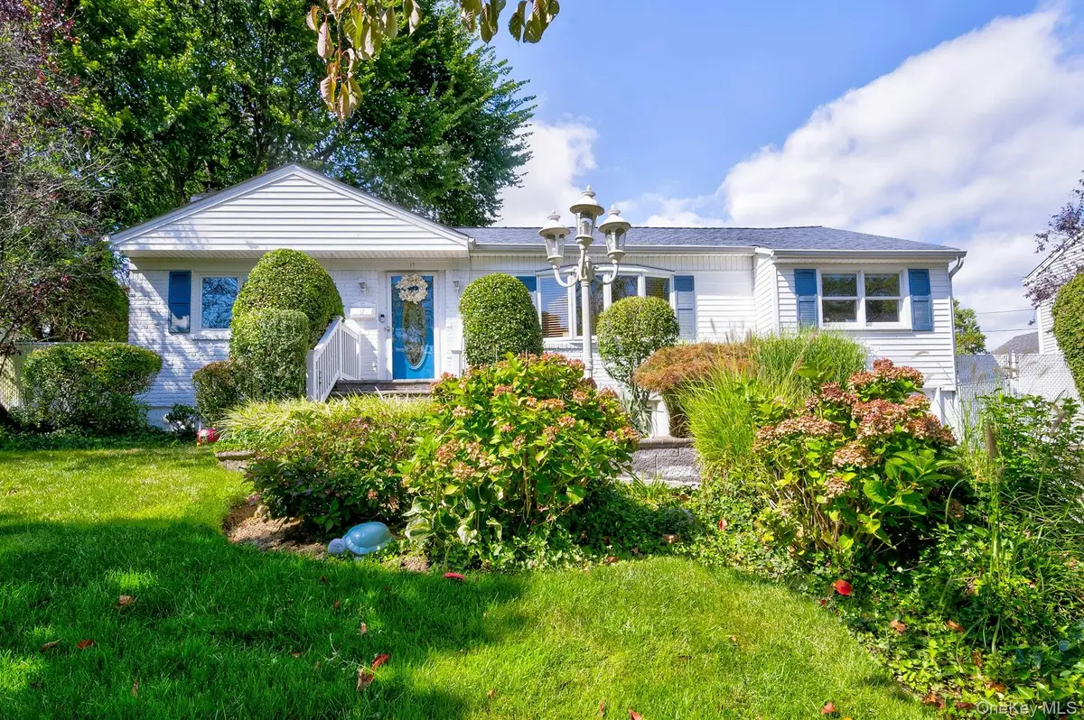 17 Hill Road, Farmingdale, NY 11735 - Image #1