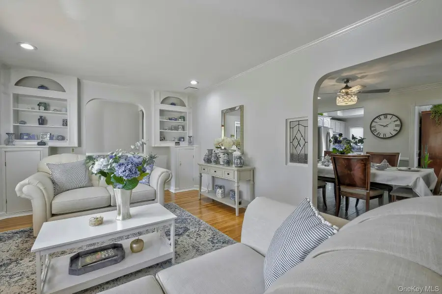 17 Hill Road, Farmingdale, NY 11735 - Image #2