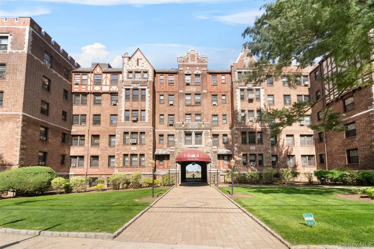 23 Old Mamaroneck Road #5B, White Plains, NY 10603 - Image #1