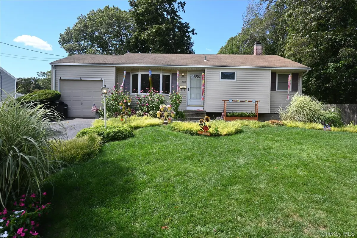 2816 Acorn Avenue, Medford, NY 11763 - Image #1