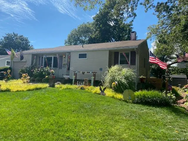 2816 Acorn Avenue, Medford, NY 11763 - Image #2