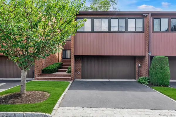 3 Cricket Club Drive, Roslyn, NY 11576