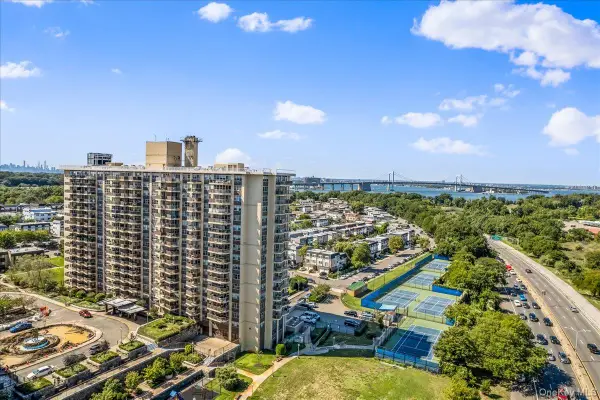 17-85 215th Street #11S, Bayside, NY 11360