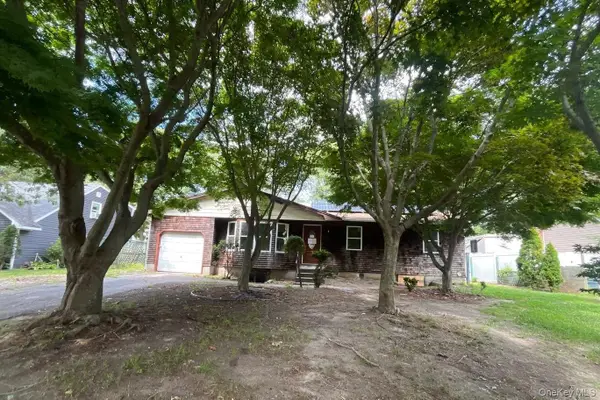 17 Appel Drive E, Shirley, NY 11967