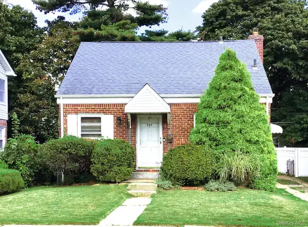 534 Sperry Boulevard, New Hyde Park, NY 11040