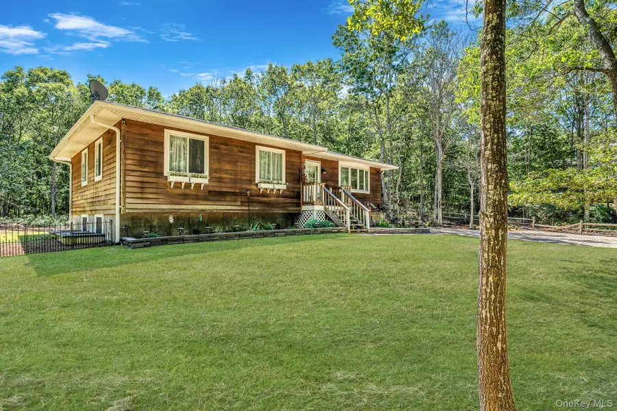 3 Emily Court, Hampton Bays, NY 11946 - Image #2