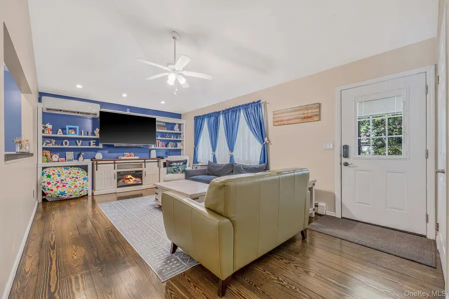 3 Emily Court, Hampton Bays, NY 11946 - Image #3