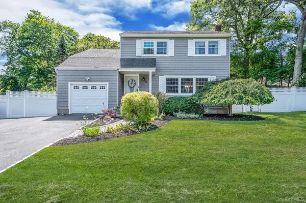 42 Apricot Place, Ronkonkoma, NY 11779