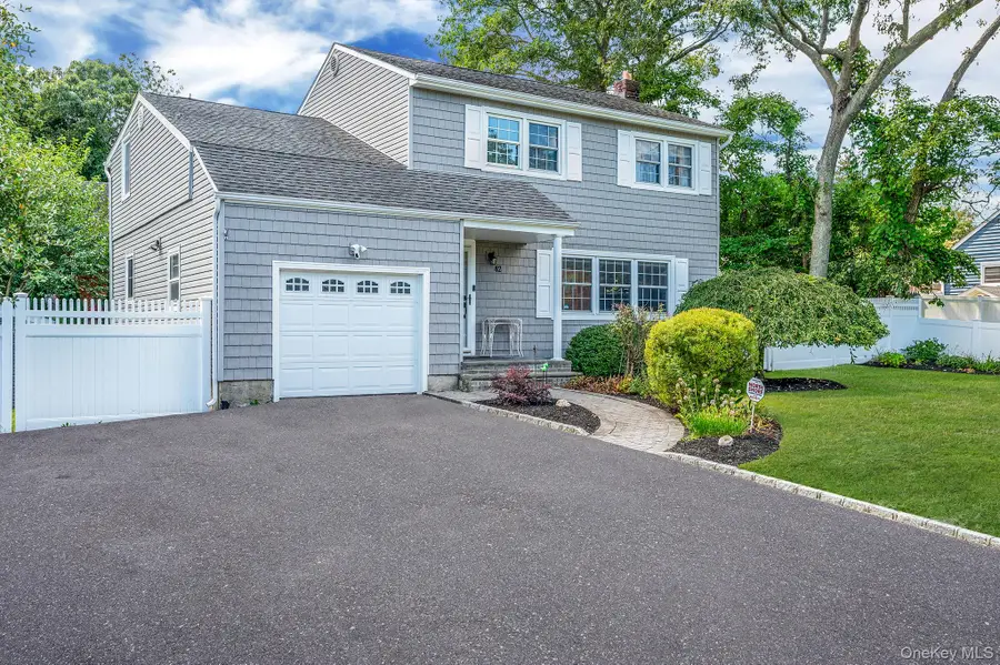 42 Apricot Place, Ronkonkoma, NY 11779 - Image #2