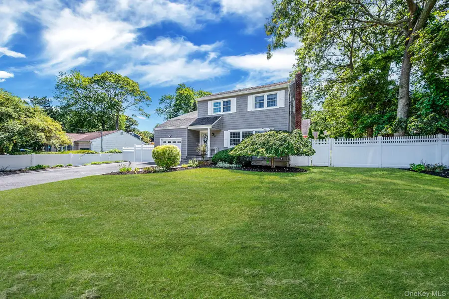 42 Apricot Place, Ronkonkoma, NY 11779 - Image #3