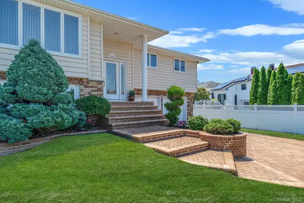 2468 Riviera Lane, Bellmore, NY 11710