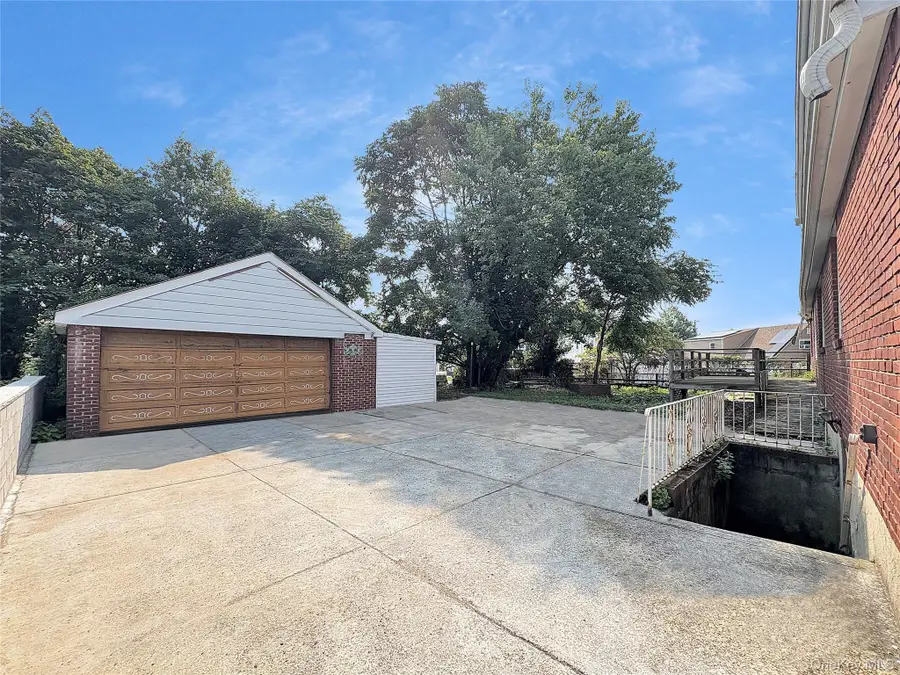 11839 205th Street, Saint Albans, NY 11412 - Image #3