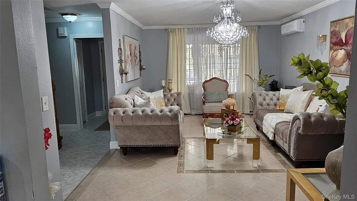 2533 Fish Avenue, Bronx, NY 10469 - Image #1