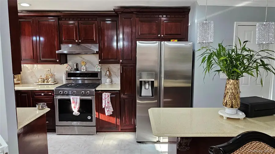 2533 Fish Avenue, Bronx, NY 10469 - Image #3