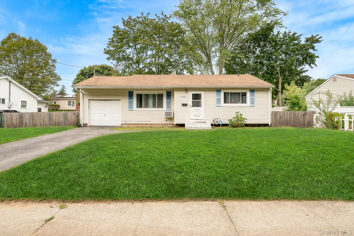 1038 Manor Lane, Bay Shore, NY 11706 - Image #1
