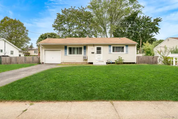 1038 Manor Lane, Bay Shore, NY 11706