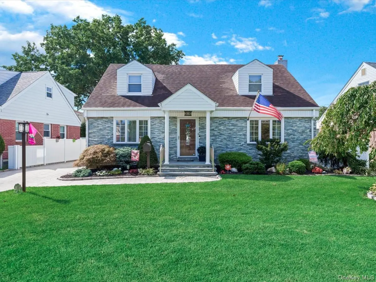 42 Tottenham Place, New Hyde Park, NY 11040 - Image #1